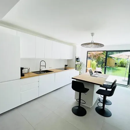아파트 Modern Townhouse With Private Garden